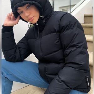 Aritzia Tna the super puff size XS black